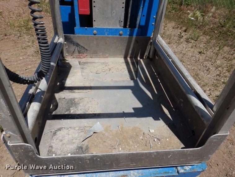 image for item IQ9646 2013 Genie GR20  vertical lift