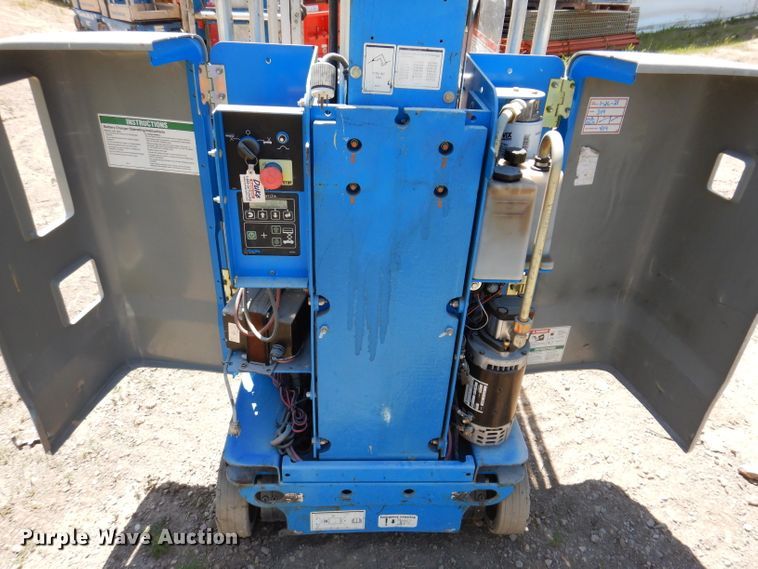 image for item IQ9646 2013 Genie GR20  vertical lift