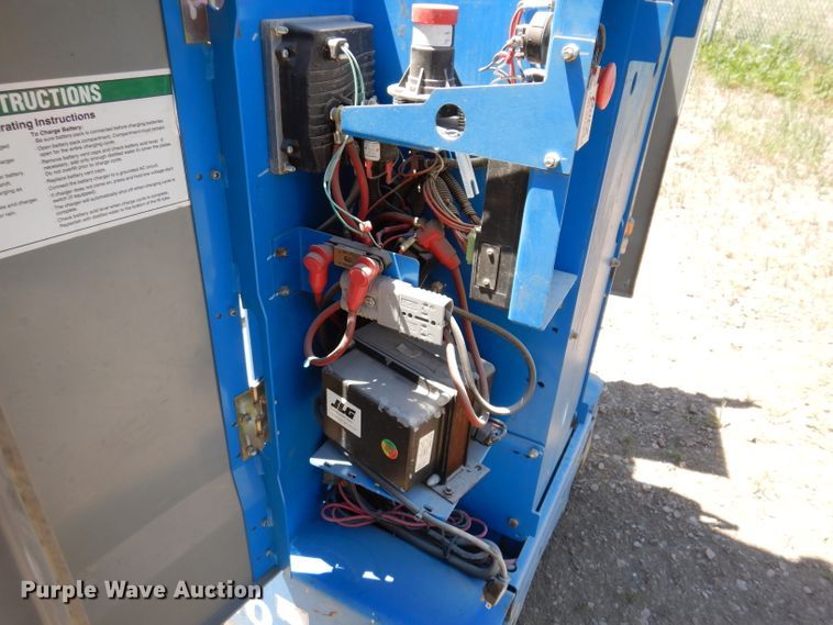 image for item IQ9646 2013 Genie GR20  vertical lift