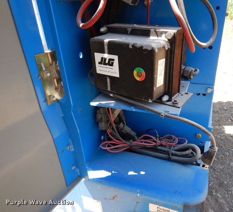 image for item IQ9646 2013 Genie GR20  vertical lift