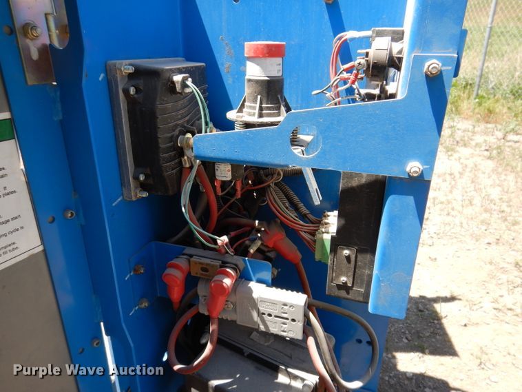 image for item IQ9646 2013 Genie GR20  vertical lift