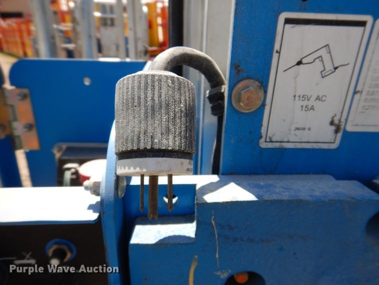 image for item IQ9646 2013 Genie GR20  vertical lift