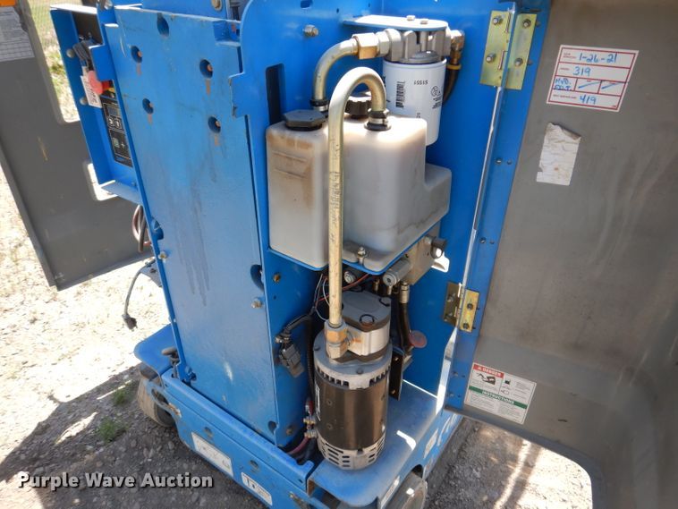 image for item IQ9646 2013 Genie GR20  vertical lift