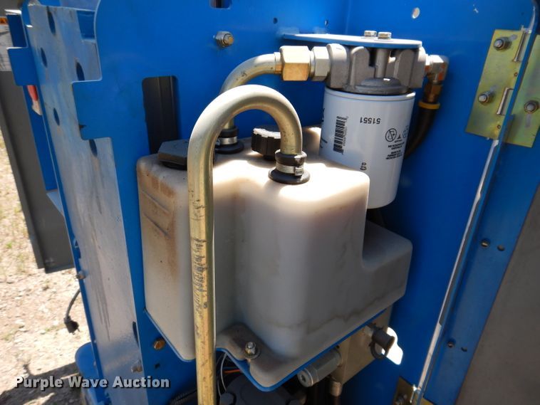 image for item IQ9646 2013 Genie GR20  vertical lift