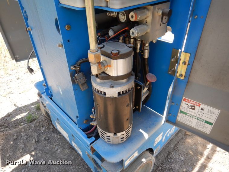 image for item IQ9646 2013 Genie GR20  vertical lift