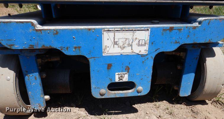 image for item IQ9646 2013 Genie GR20  vertical lift