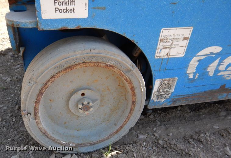 image for item IQ9646 2013 Genie GR20  vertical lift