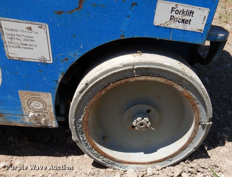 image for item IQ9646 2013 Genie GR20  vertical lift