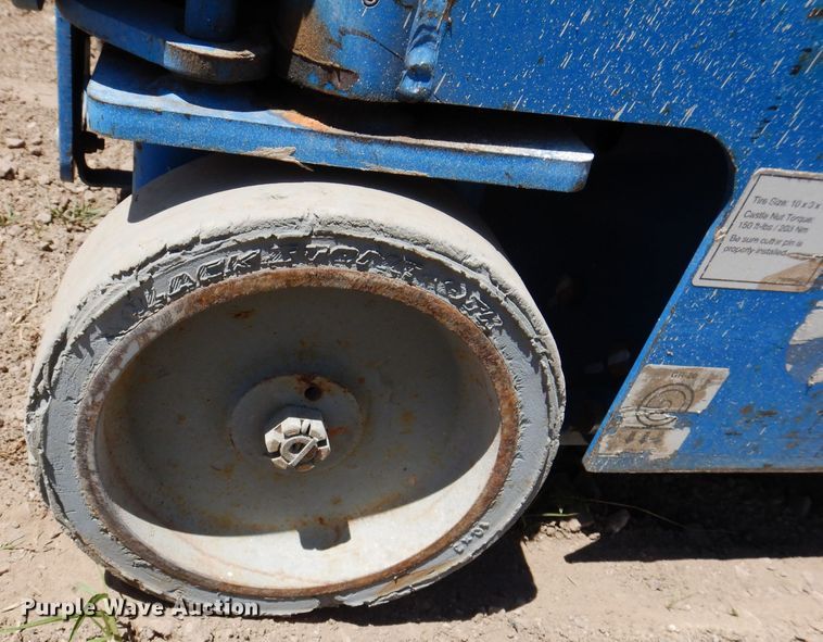 image for item IQ9646 2013 Genie GR20  vertical lift