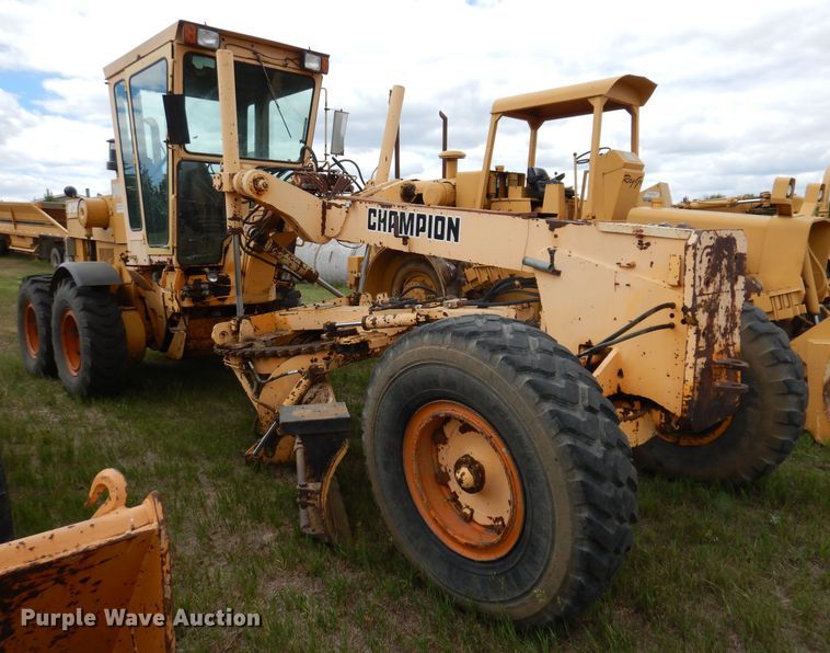 image for item IQ9649 1987 Champion 740A  motor grader