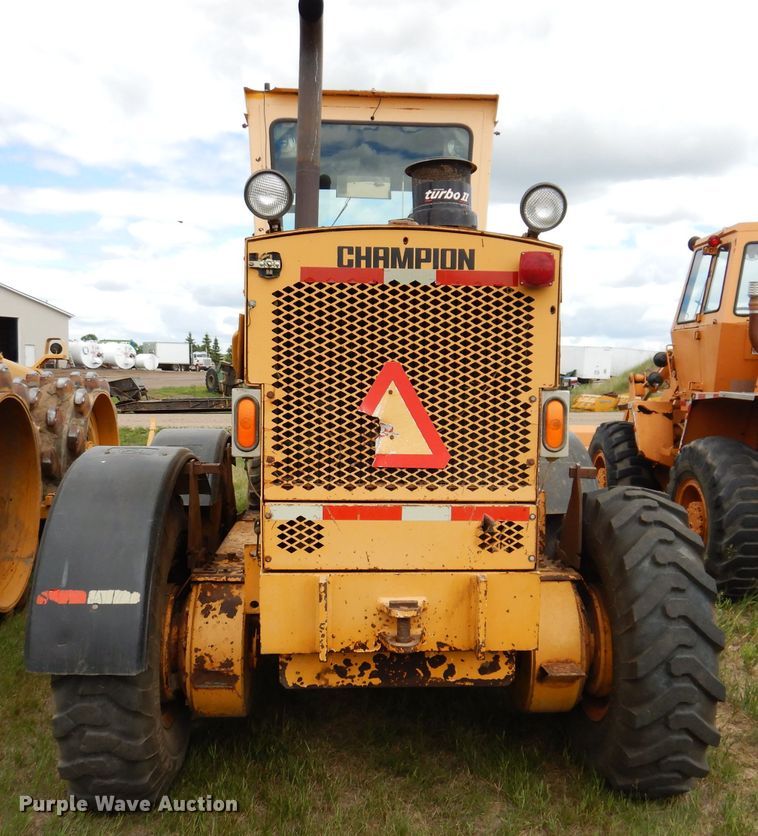image for item IQ9649 1987 Champion 740A  motor grader