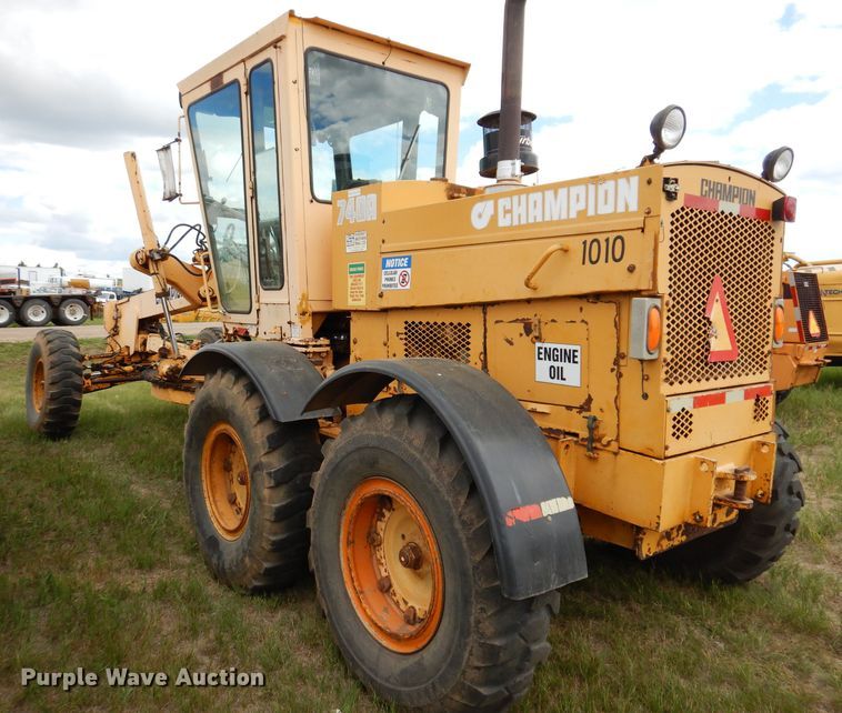 image for item IQ9649 1987 Champion 740A  motor grader