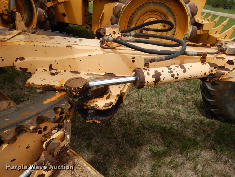 image for item IQ9649 1987 Champion 740A  motor grader