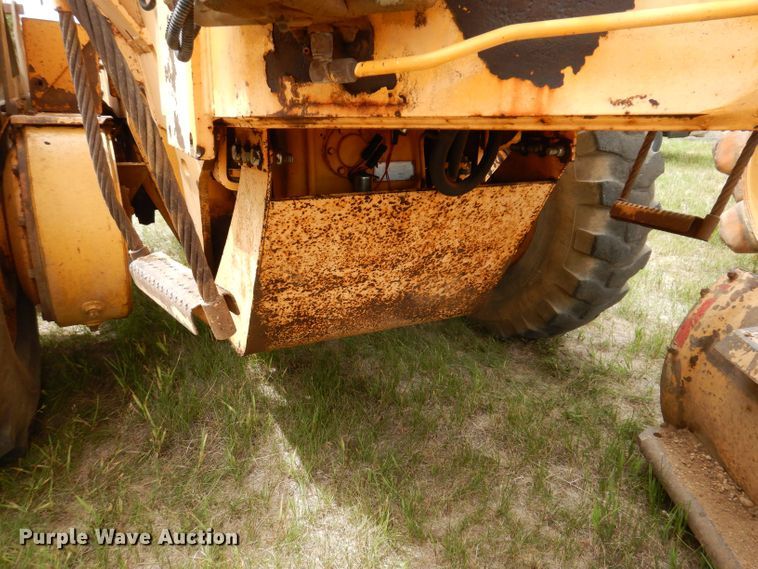 image for item IQ9649 1987 Champion 740A  motor grader