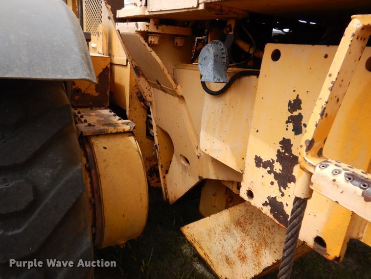 image for item IQ9649 1987 Champion 740A  motor grader