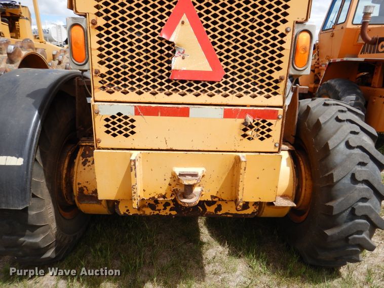 image for item IQ9649 1987 Champion 740A  motor grader