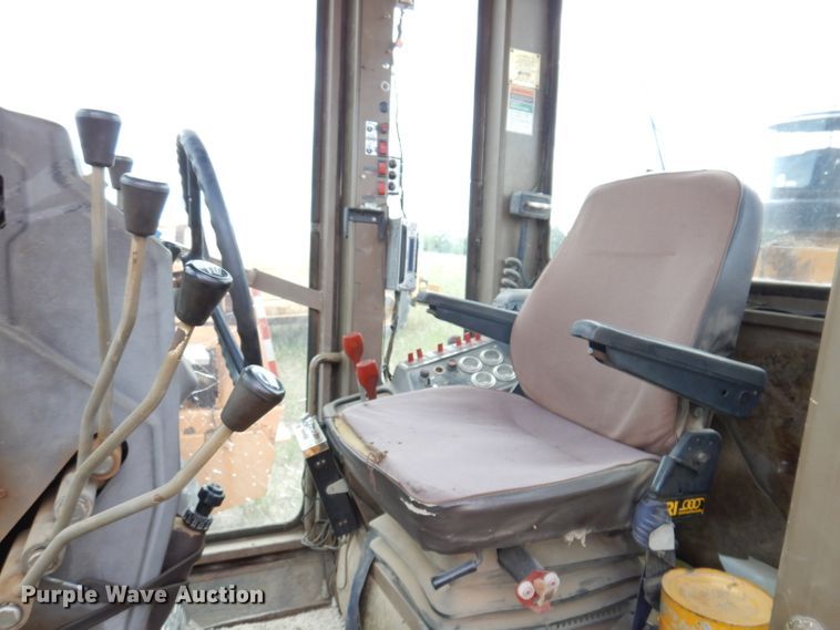 image for item IQ9649 1987 Champion 740A  motor grader