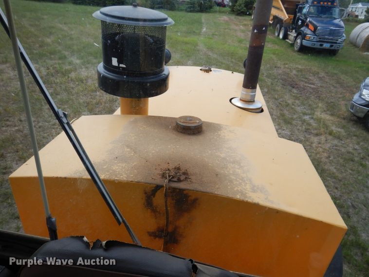 image for item IQ9649 1987 Champion 740A  motor grader