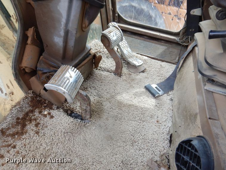 image for item IQ9649 1987 Champion 740A  motor grader