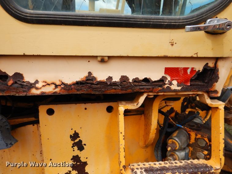 image for item IQ9649 1987 Champion 740A  motor grader