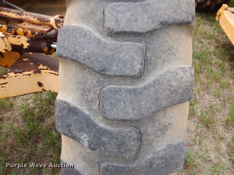 image for item IQ9649 1987 Champion 740A  motor grader