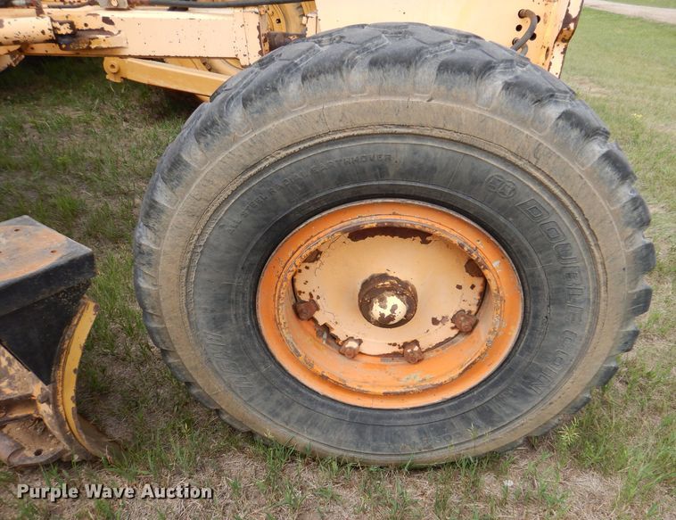 image for item IQ9649 1987 Champion 740A  motor grader