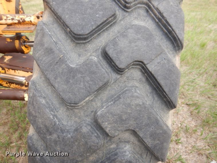 image for item IQ9649 1987 Champion 740A  motor grader