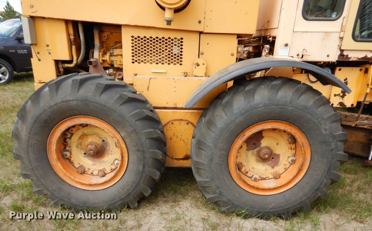 image for item IQ9649 1987 Champion 740A  motor grader