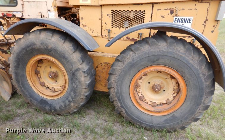 image for item IQ9649 1987 Champion 740A  motor grader