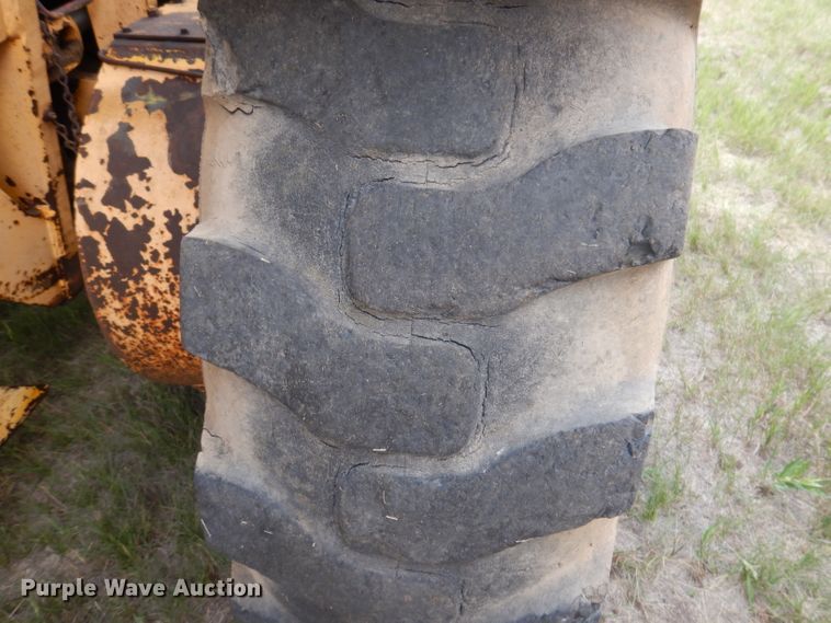 image for item IQ9649 1987 Champion 740A  motor grader