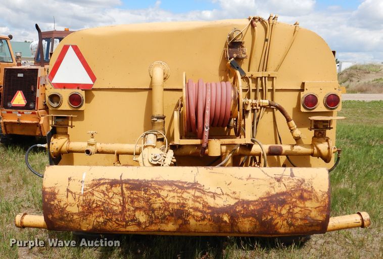 image for item IQ9652 1978 Caterpillar 613B  water wagon