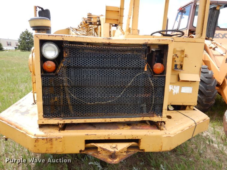 image for item IQ9652 1978 Caterpillar 613B  water wagon