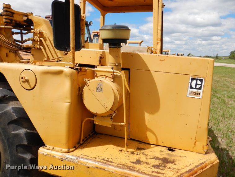 image for item IQ9652 1978 Caterpillar 613B  water wagon