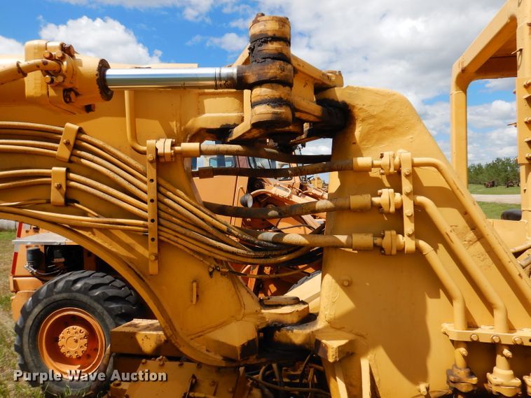 image for item IQ9652 1978 Caterpillar 613B  water wagon