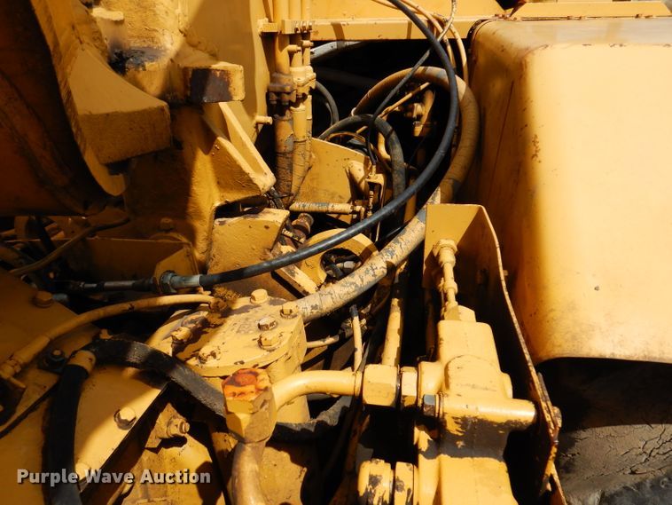 image for item IQ9652 1978 Caterpillar 613B  water wagon