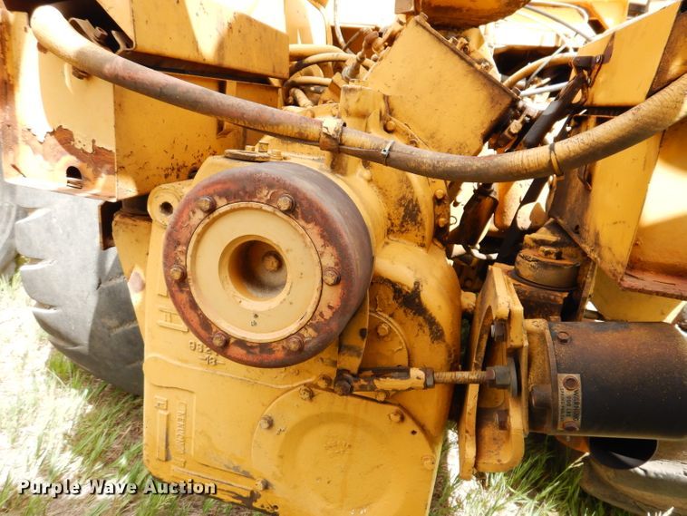 image for item IQ9652 1978 Caterpillar 613B  water wagon