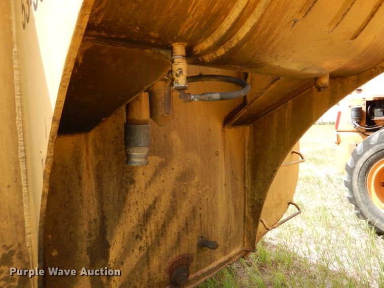 image for item IQ9652 1978 Caterpillar 613B  water wagon