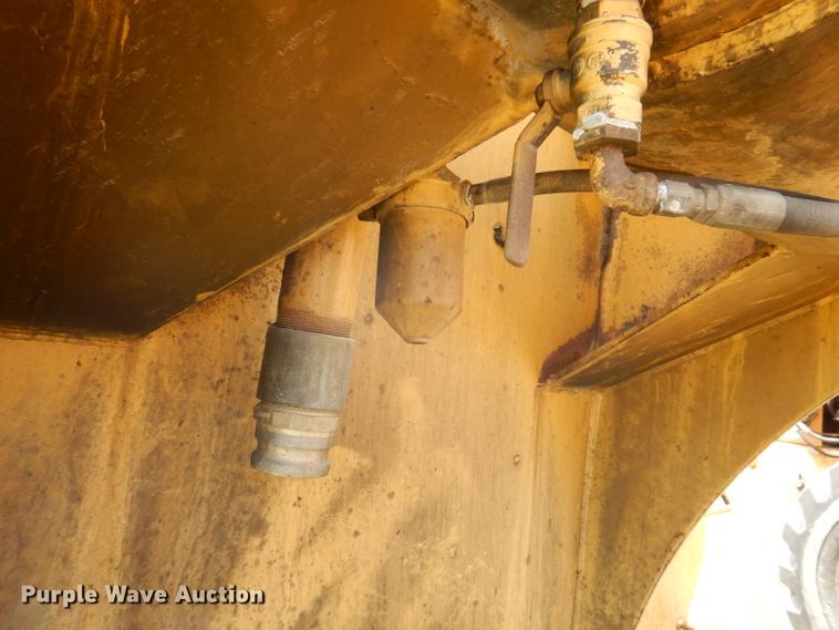 image for item IQ9652 1978 Caterpillar 613B  water wagon