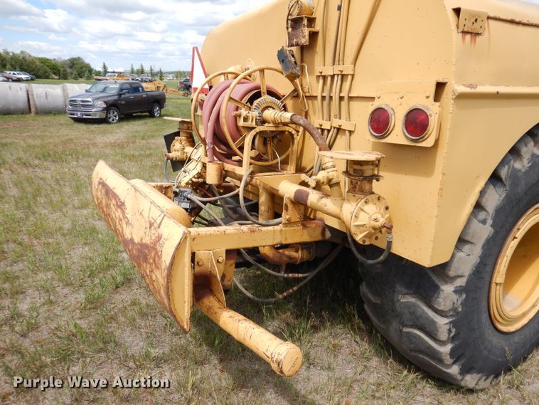 image for item IQ9652 1978 Caterpillar 613B  water wagon