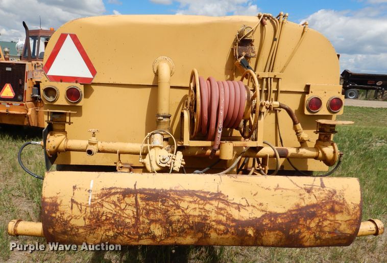 image for item IQ9652 1978 Caterpillar 613B  water wagon
