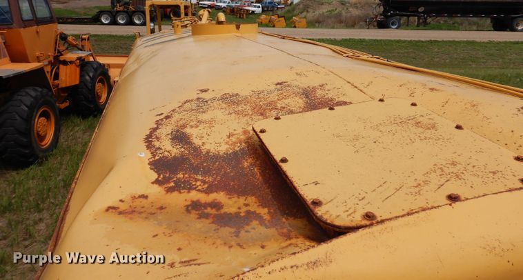 image for item IQ9652 1978 Caterpillar 613B  water wagon