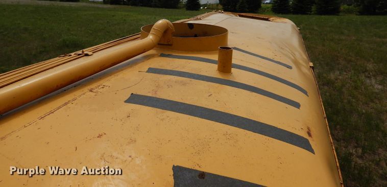 image for item IQ9652 1978 Caterpillar 613B  water wagon