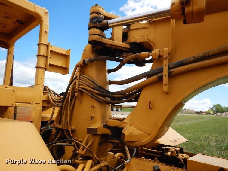 image for item IQ9652 1978 Caterpillar 613B  water wagon