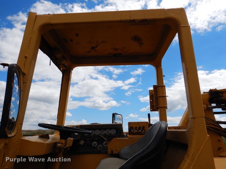 image for item IQ9652 1978 Caterpillar 613B  water wagon