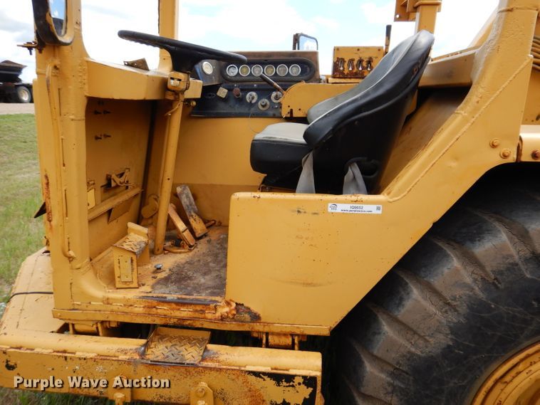 image for item IQ9652 1978 Caterpillar 613B  water wagon