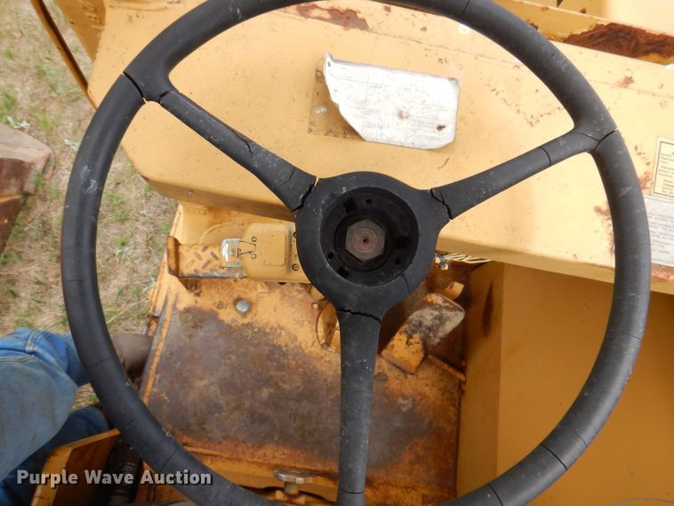 image for item IQ9652 1978 Caterpillar 613B  water wagon