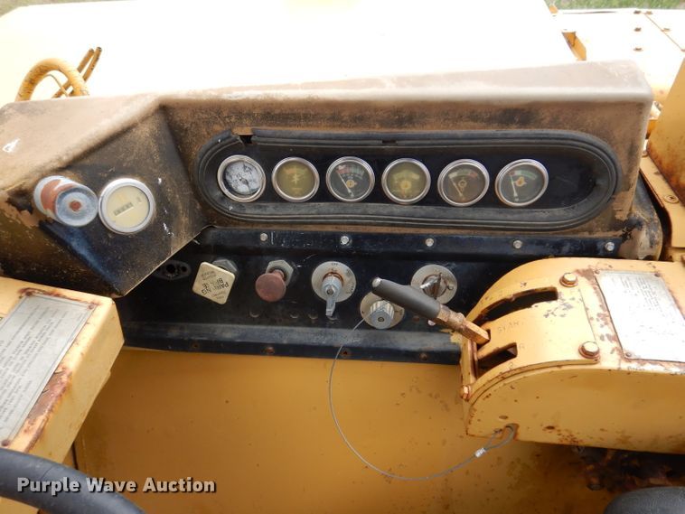 image for item IQ9652 1978 Caterpillar 613B  water wagon