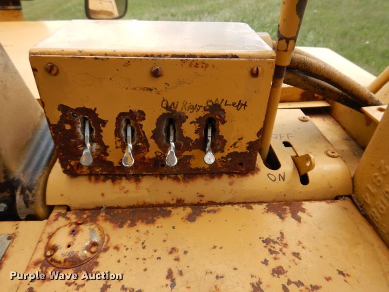 image for item IQ9652 1978 Caterpillar 613B  water wagon