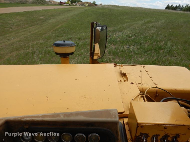 image for item IQ9652 1978 Caterpillar 613B  water wagon