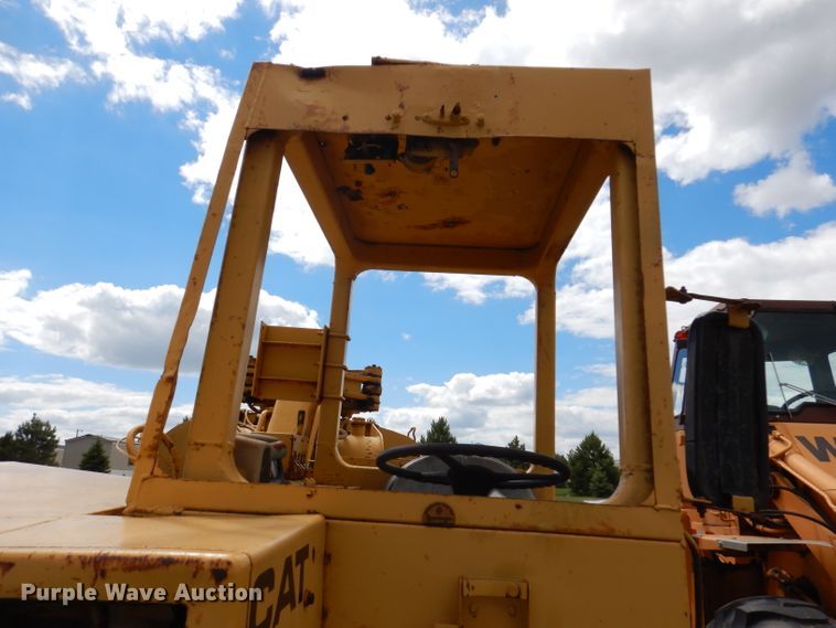 image for item IQ9652 1978 Caterpillar 613B  water wagon